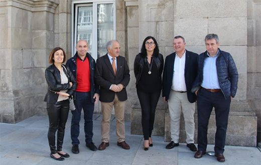 Os deputados do PP anuncian o voto a favor do investimento en estradas provinciais.