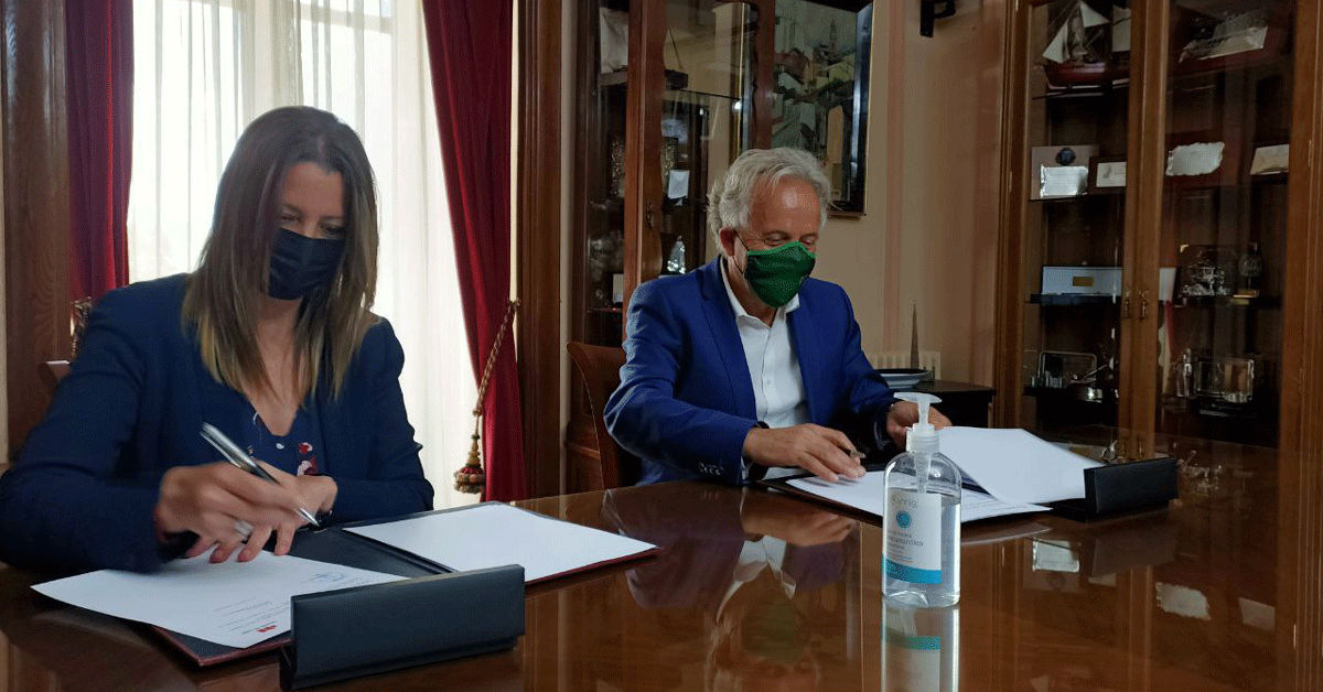 Lara mendez sinatura convenio DH Eco Energías