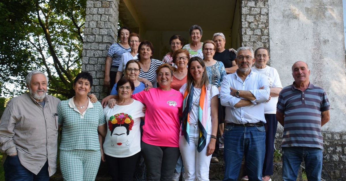 Imaxe de arquivo dunha visita aos centros de convivencia do rural coa veciñanza da zona