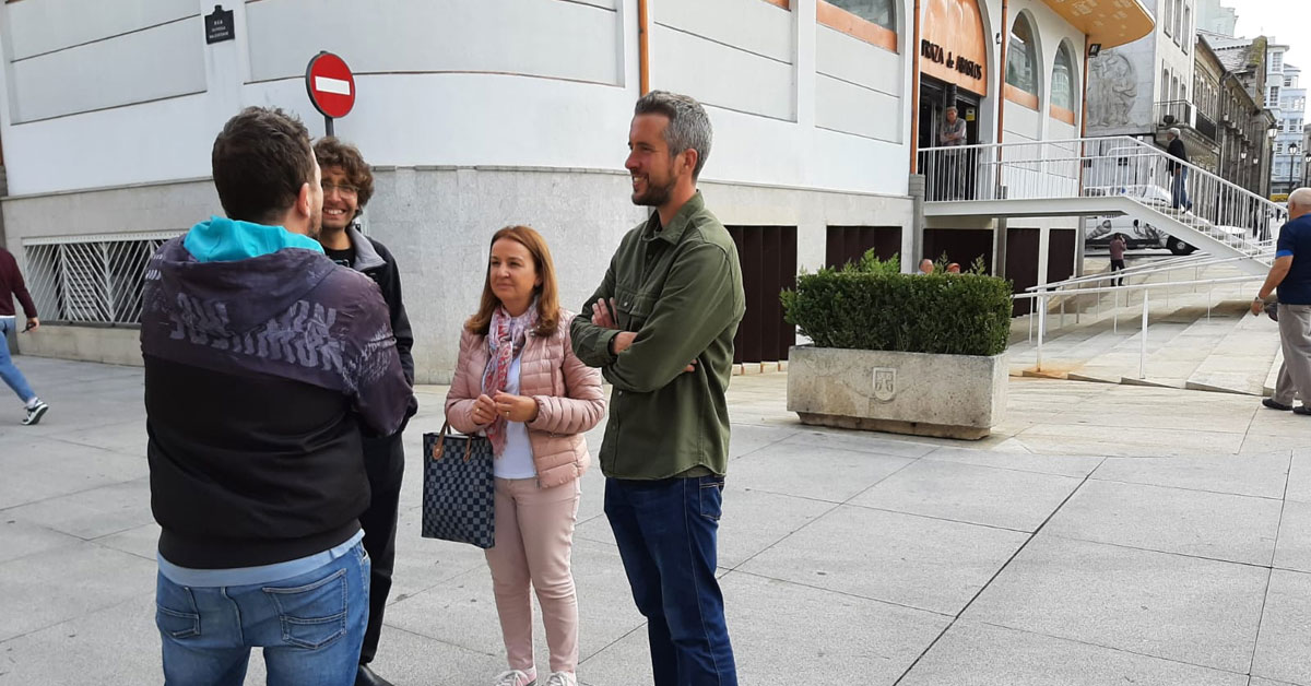 visita concelleiros BNG al mercado municipal