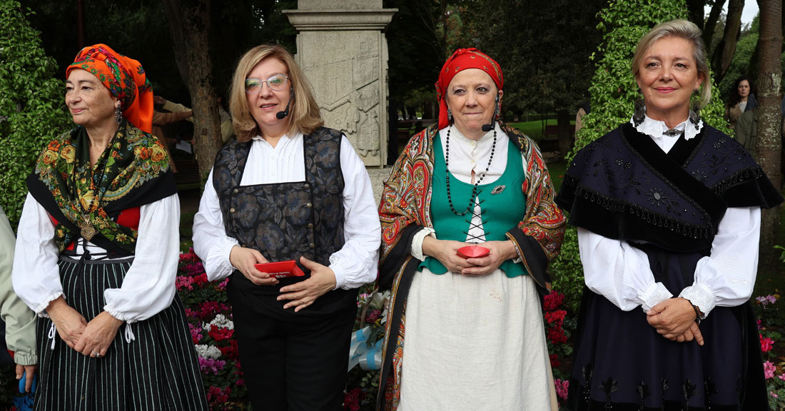 Ofrenda-a-Rosalía-Lugo