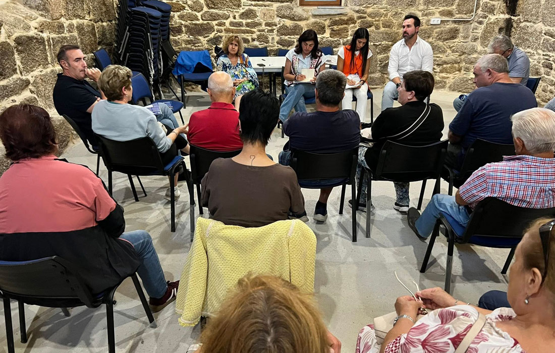 reunion-vecinos-pedreda