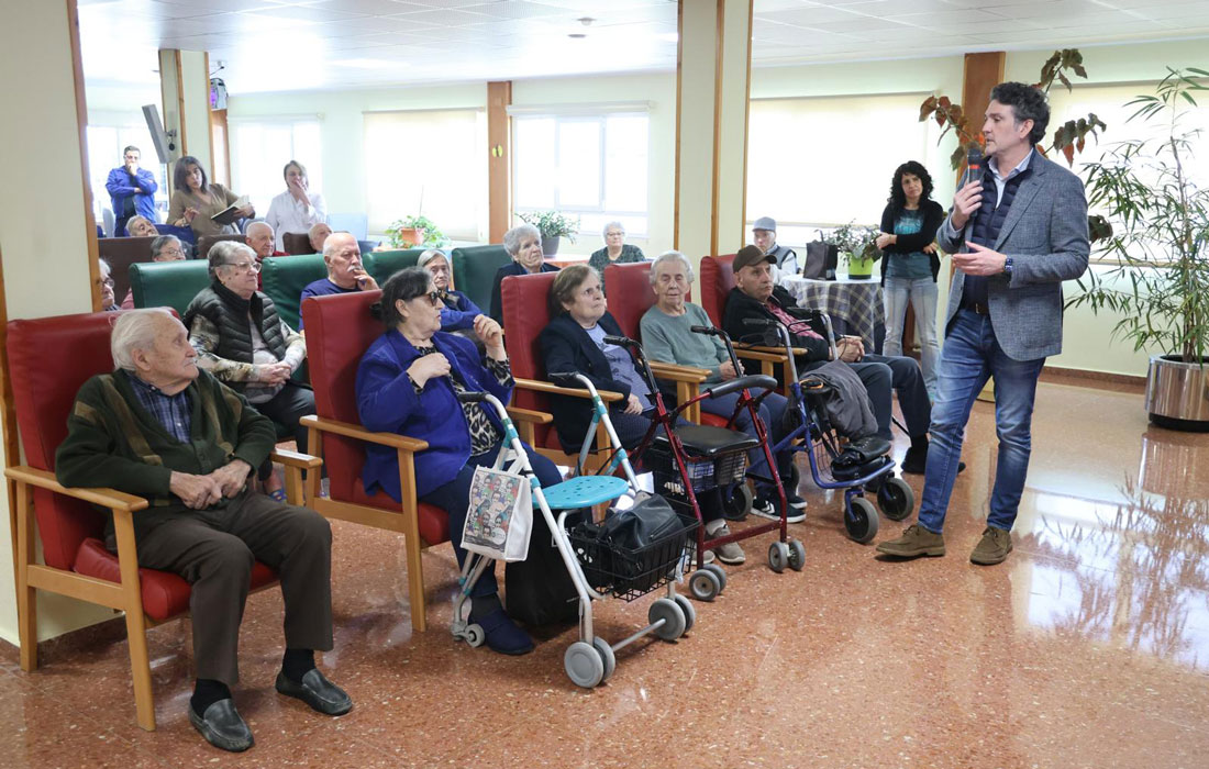 reunión-Xunta-cos-usuarios-da-residencia-das-Gándaras-Lugo