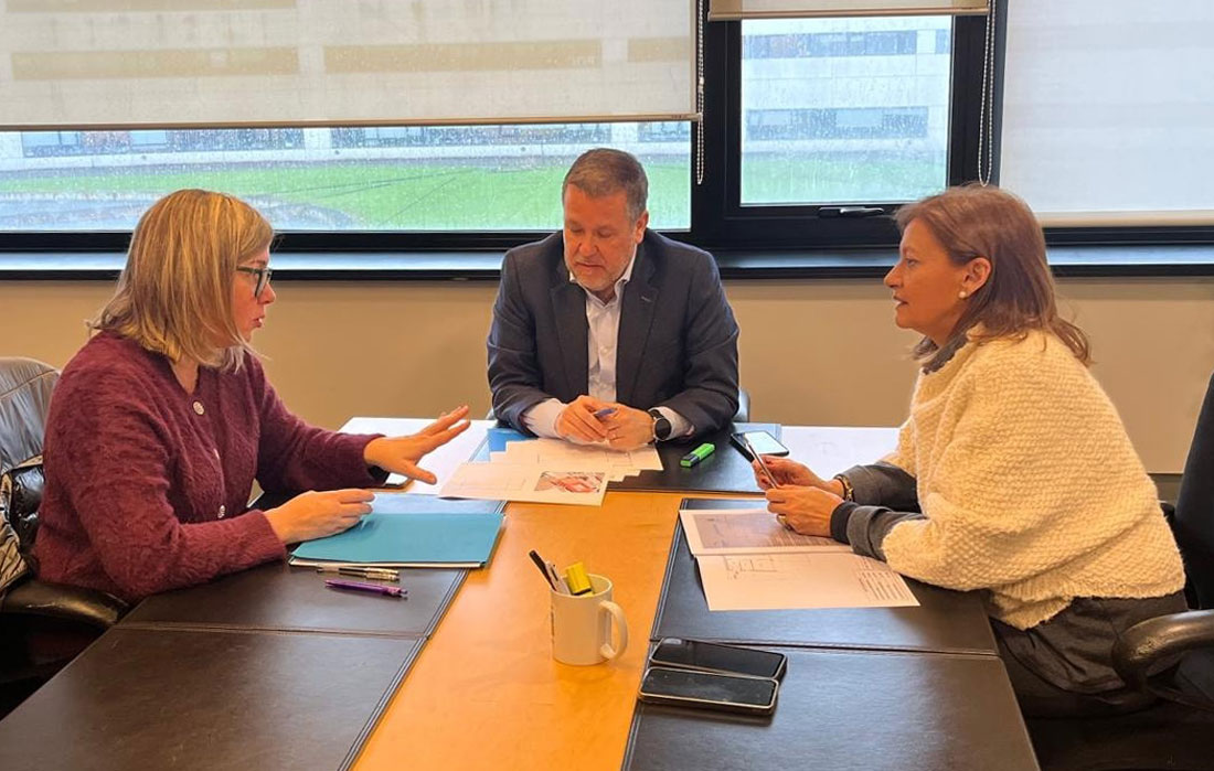 reunión-alcaldesa-Antas-e-Consorcio-Galego-de-Igualdade-e-Benestar-da-Xunta