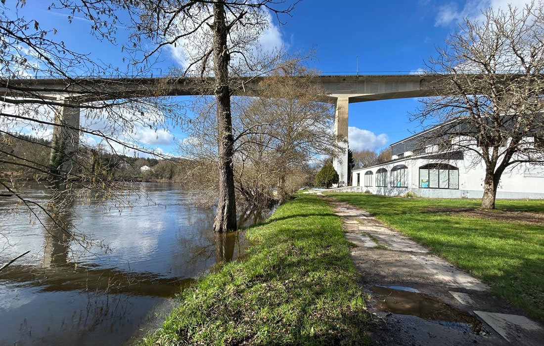 escola-de-piragüismo-e-río-Miño-zona-de-baño-Lugo