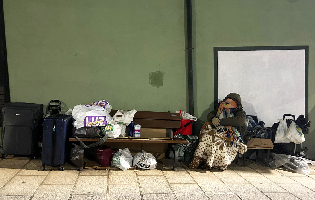 persoa-sen-fogar-Avenida-das-Américas-Lugo