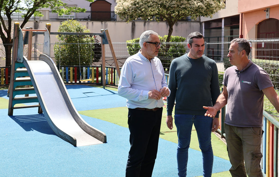 renova-o-parque-infantil-de-Aquilino-Iglesias-Alvariño-Lugo
