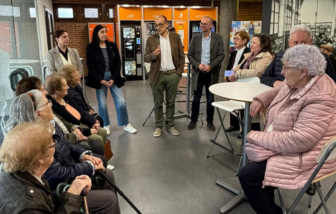 usuarios-residencia-da-Milagrosa-na-Biblioteca-Pública-Lugo