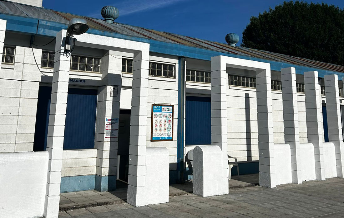entrada-piscina-Frigsa-exterior-Lugo