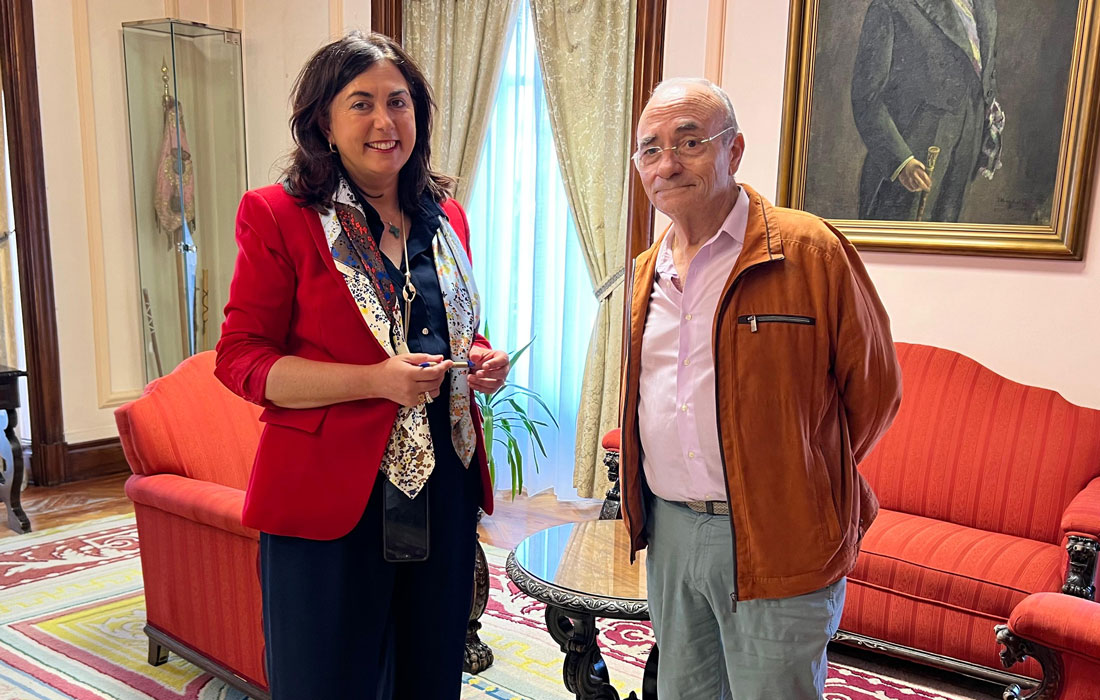 reunion-Elena-Candia-con-Xulio-Méndez-(Ónega-Fillo-Adoptivo-Lugo)