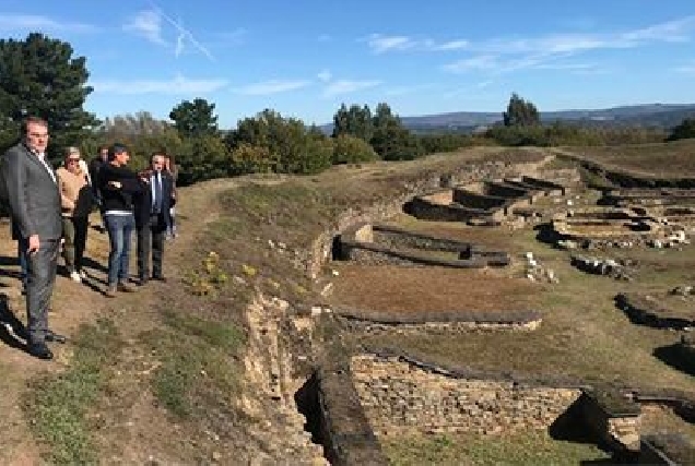 Balseiro, Pena, Varela e Balado visitaban o castro de Viladonga.