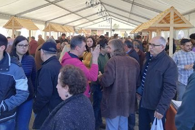 Asistentes á III Feira do Mel de Muras