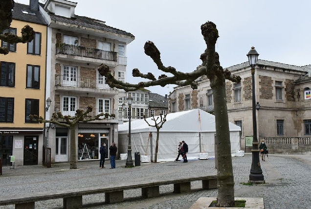 carpa praza soidade lugo mercado tradicional