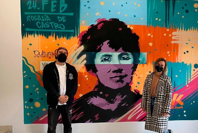 concelleira de cultura e van kraft a biblioteca municipal de viveiro loce un novo mural do artista van kraft adicado a rosalia de castro