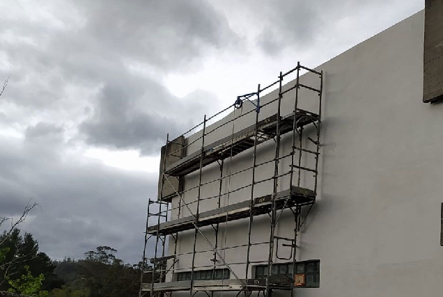 Obras de mellora na facha da casa da xuventude lourenza 2