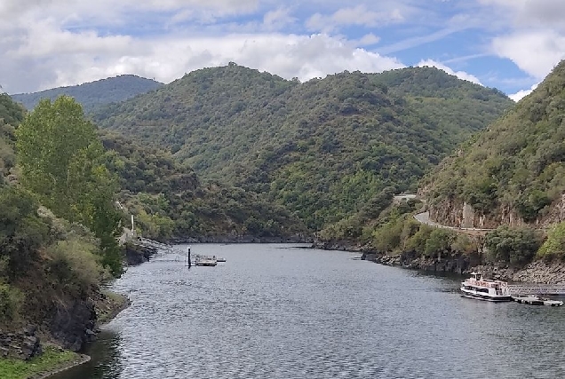 rio sil catamaran ribeira sacra