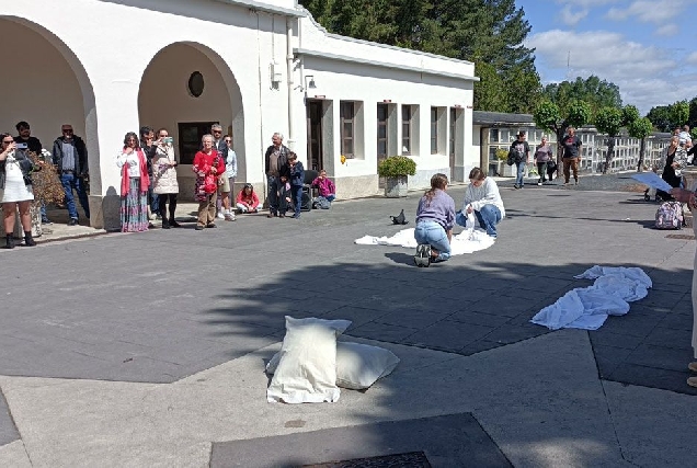 HOMENAXE DIA DA NAI CEMITERIO LUGO