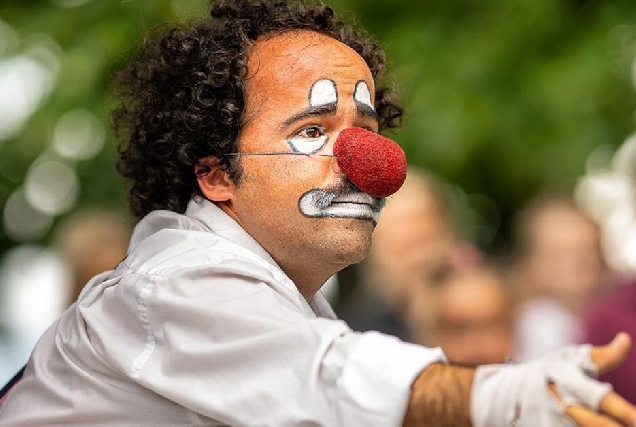 dani gonsalves clown