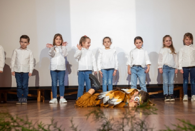 Ao acto 'Pensando en ti, Rosalía' acudiron estudantes dos colexios de Betanzos