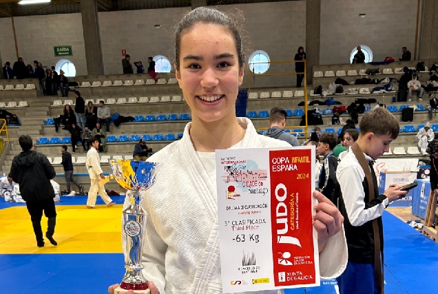 A judoka Lola Vázquez alzouse coa medalla de bronce no campionato celebrado en Santiago de Compostela