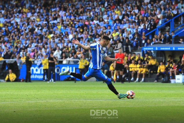 Imaxe de Lucas Pérez no partido do ascenso á Segunda División