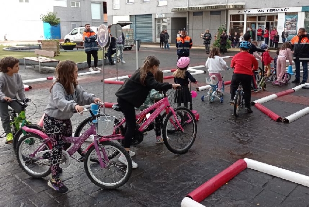 Xornada de esucación vial organizada pola AVV As Termas