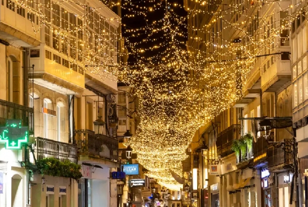 Imaxe das luces de Nadal na rúa Real da Coruña