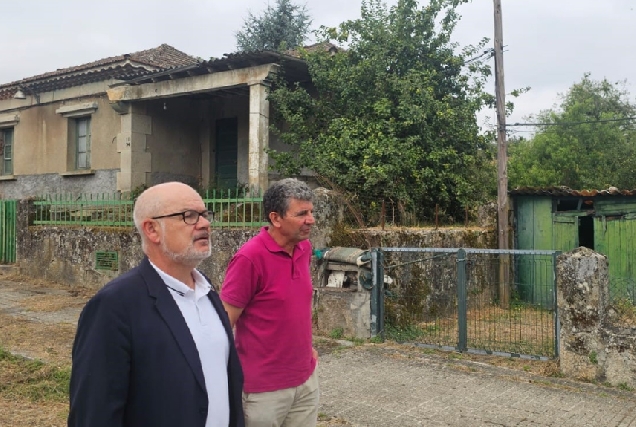 Eladio Santos visita o Concello de Taboadela