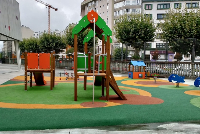 Xa remataron as obras de ampliación da área de xogos infantís do CEIP San Francisco Javier