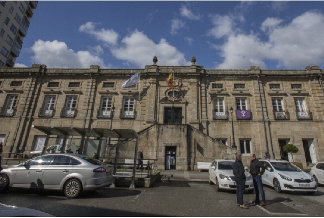 Edificio Liceo onde se sitúan os servizos administrativos do Concello de Betanzos