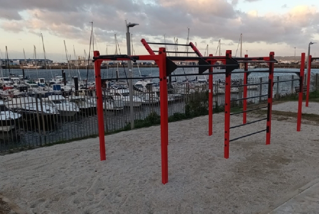 Imaxe da área de calistenia na praia de Oza