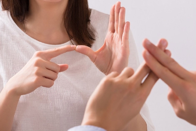 The FAXPG calls for new sign language courses after exceeding 900 students during the last year